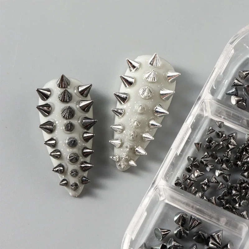 6 Griglie Y2K Punk Rivetto in metallo Pendenti per unghie Cono Dimensioni miste Nero Argento Oro Nail Art Borchie 3D Elegante lega Spike Unghie strumento