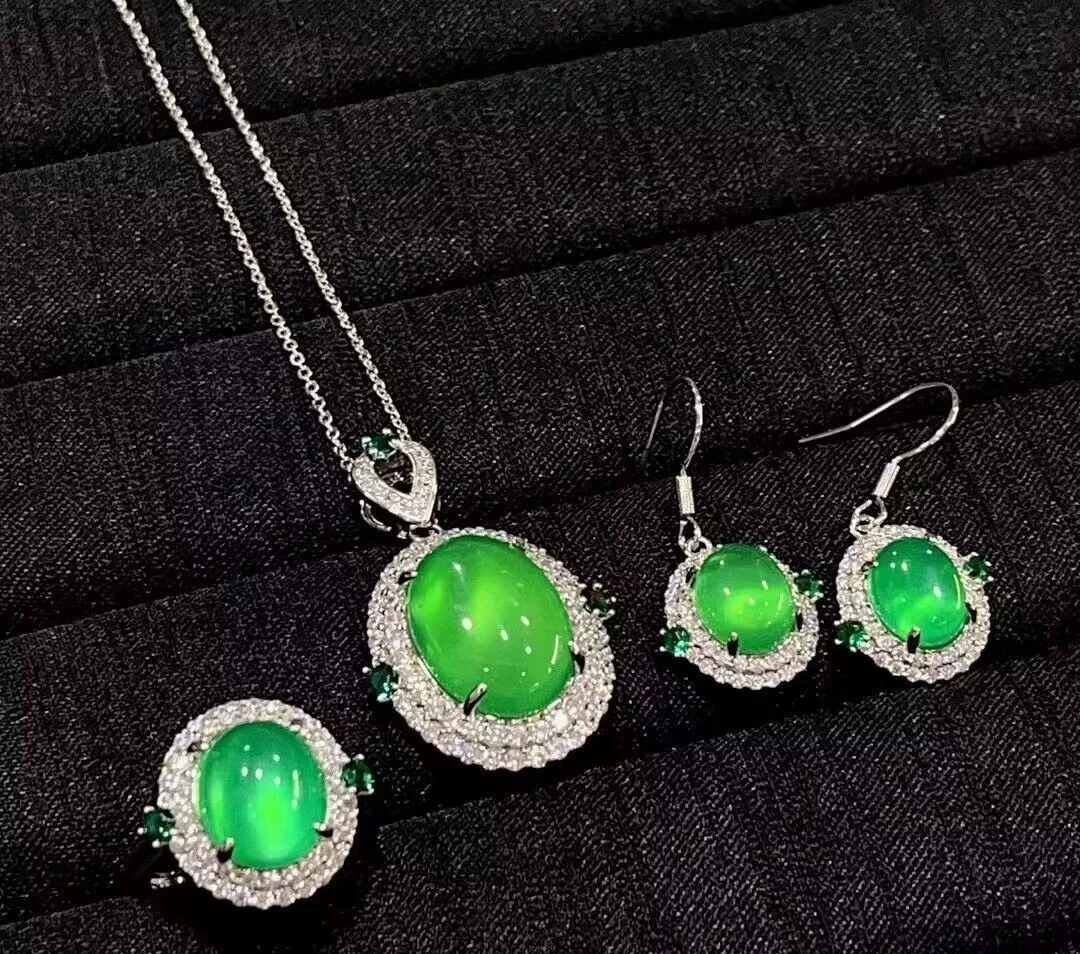 

Комплект подвесок из натурального халцедона, посеребренный кулон в зеленый горошек из агата, серьги, кольцо, комплект из трех предметов из нефрита.