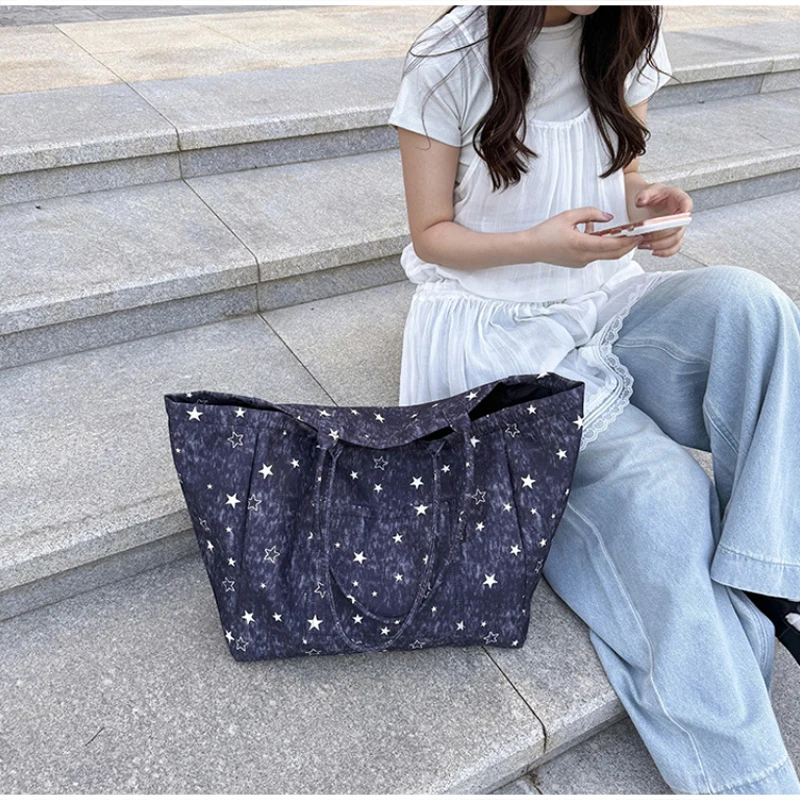 Koreanische Tragetasche mit Sterndruck, Damen-Shopper-Schultertasche, geräumige Handtasche für den täglichen Gebrauch, einfarbig, vielseitig, minimalistisch – Detail 24