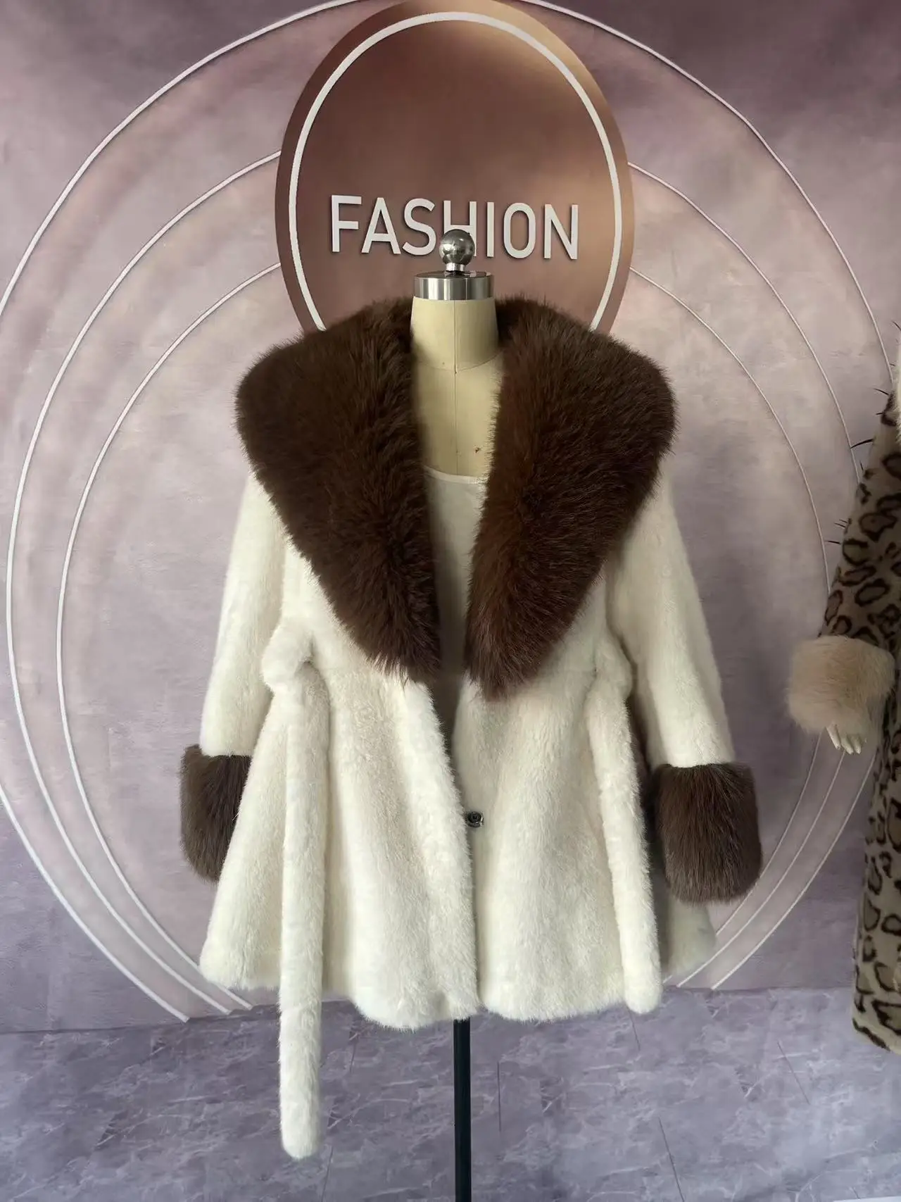 Luxury High Quality New Large Fur Collar Fur Coat Belt Slim Jacket Women Winter Warm Eco-Friendly Mink Fox Fur Coat Premium Tops