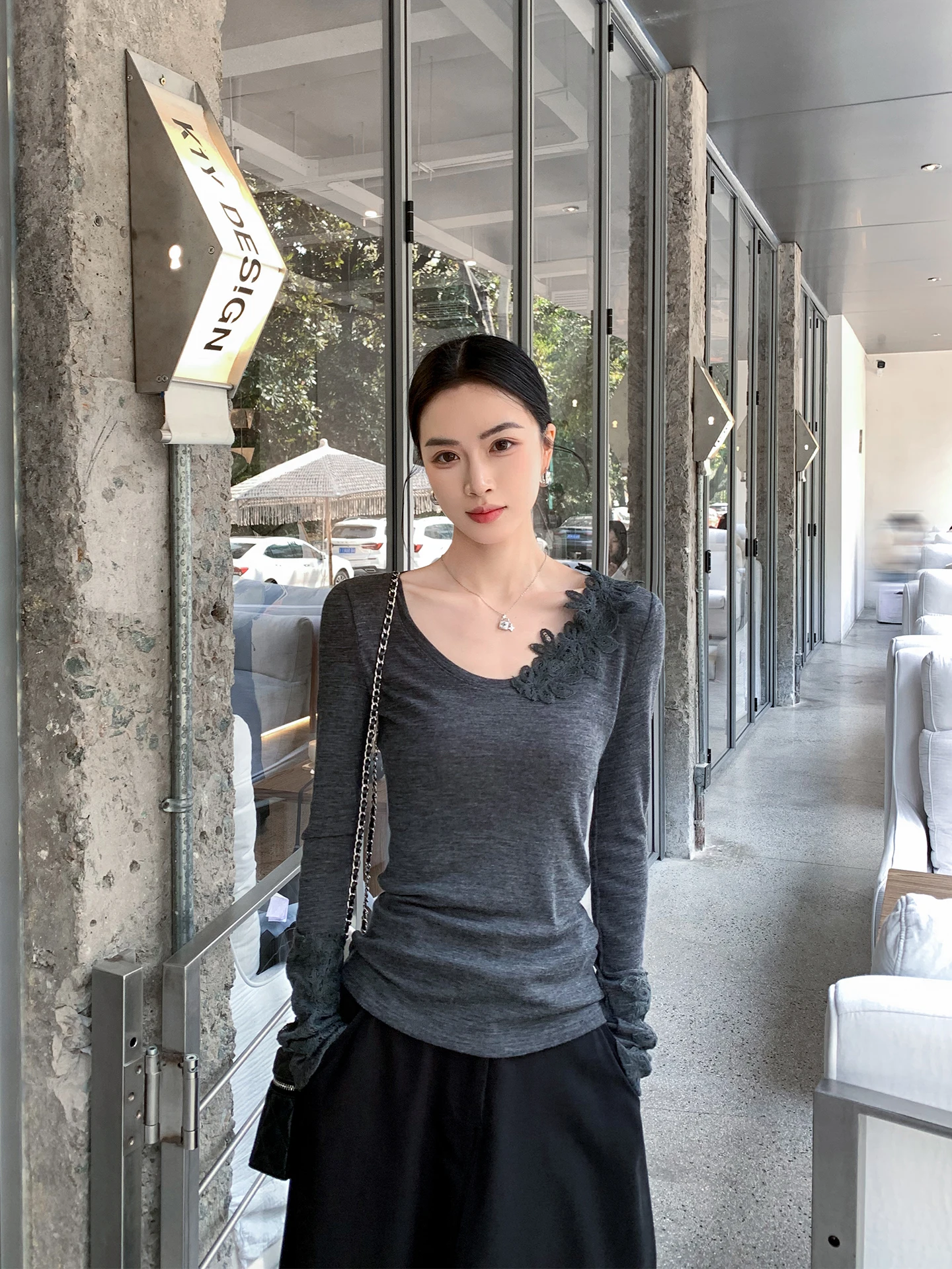 

Элегантный женский вязаный свитер из смесовой шерсти глубокого серого цвета, приталенный, с 3D-цветочным узором, новинка весенней коллекции, мягкая ткань средней плотности