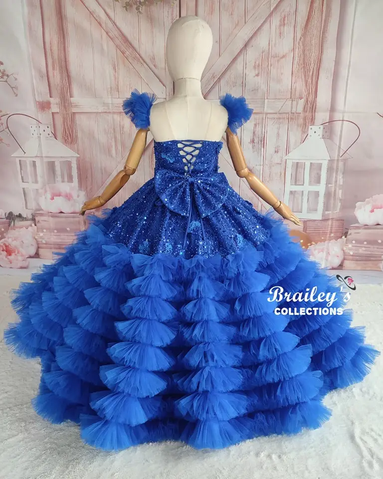 Sukienki na konkurs piękności dla dziewczynek w kolorze królewskiego błękitu, sukienki dla dziewczynek sypiących kwiatki na wesele, szyte na miarę cekinowe sukienki dla dzieci z falbankami na przyjęcie urodzinowe.