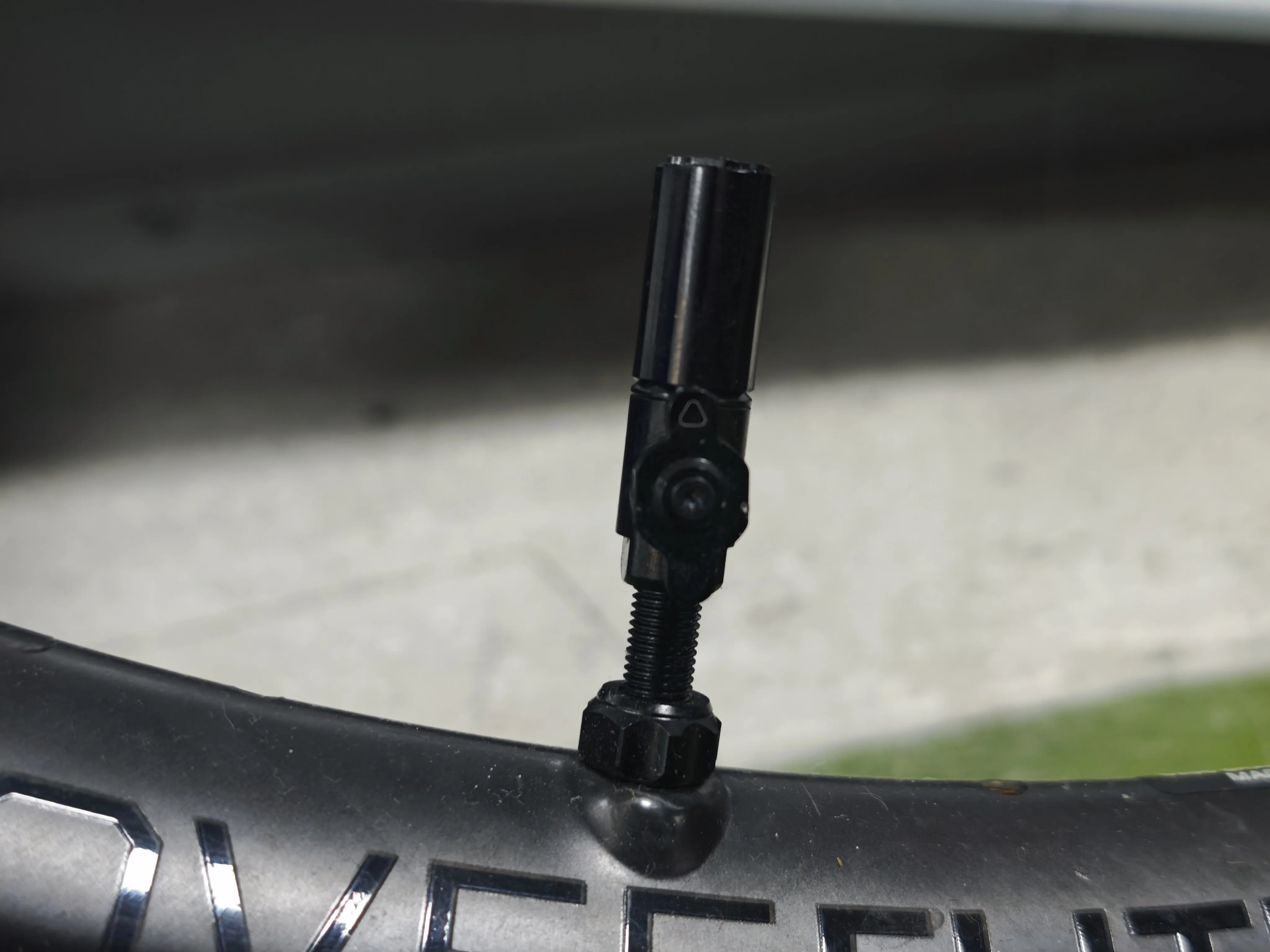 Big-Bore-Tubeless-Ventilschäfte – Kernloses Design für Rennräder & Mountainbikes – Detail 3