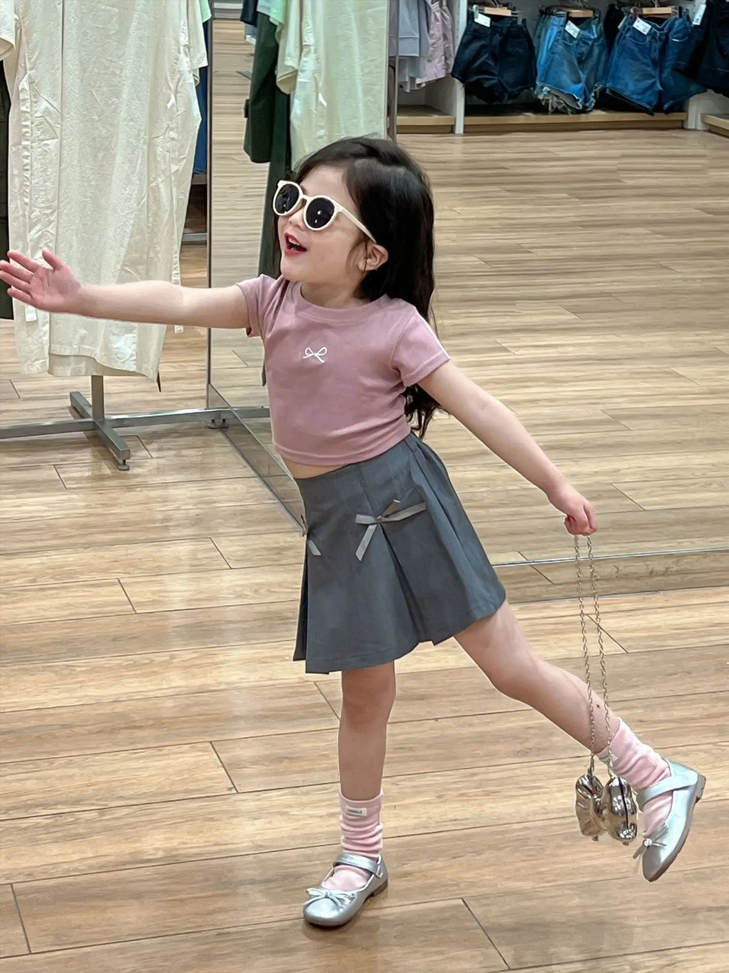 T-shirt Summer Korean Childrens Clothing Girls Backless Embroidery Bow Knot Short Sleeved Academic Style Bow Knot 2024