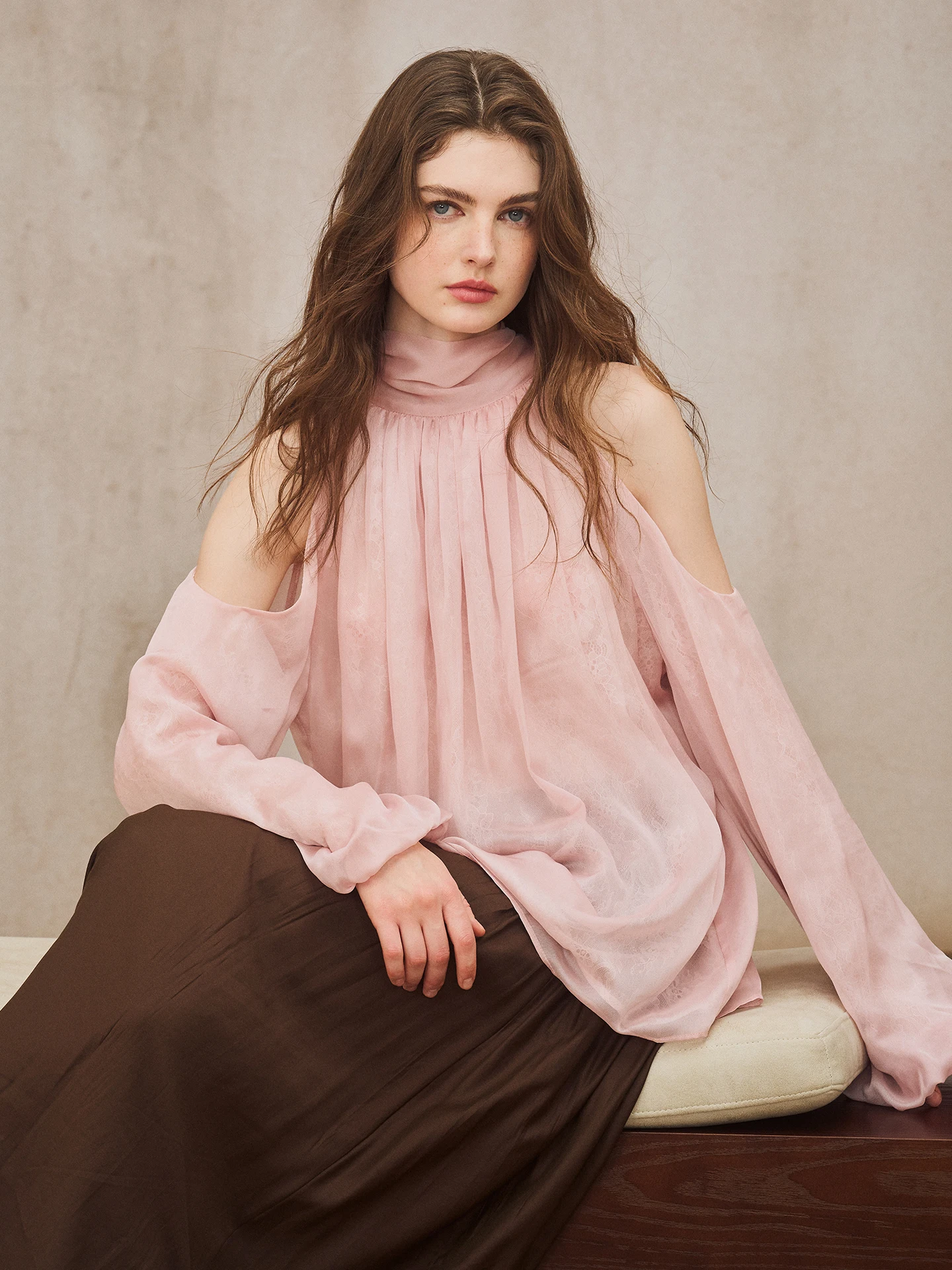 

Ele Miora Studio Блузка с кружевной отделкой и рюшами на бретельках с цветочным принтом Свободного кроя Long Sve Женская irt Ele Sle Polyes...