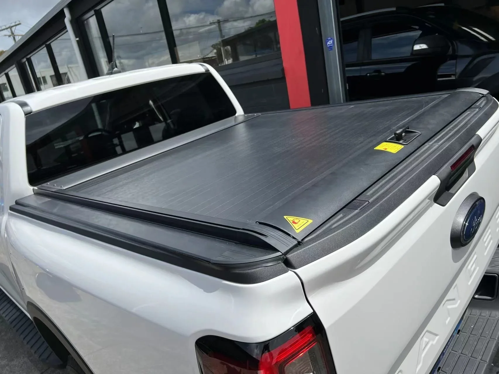 Nuovi Prodotti Copertura Retrattile In Lega di Alluminio Dura Impermeabile 4X4 Tenda A Rullo Tonneau Copertura del Letto Per ford ranger 2023