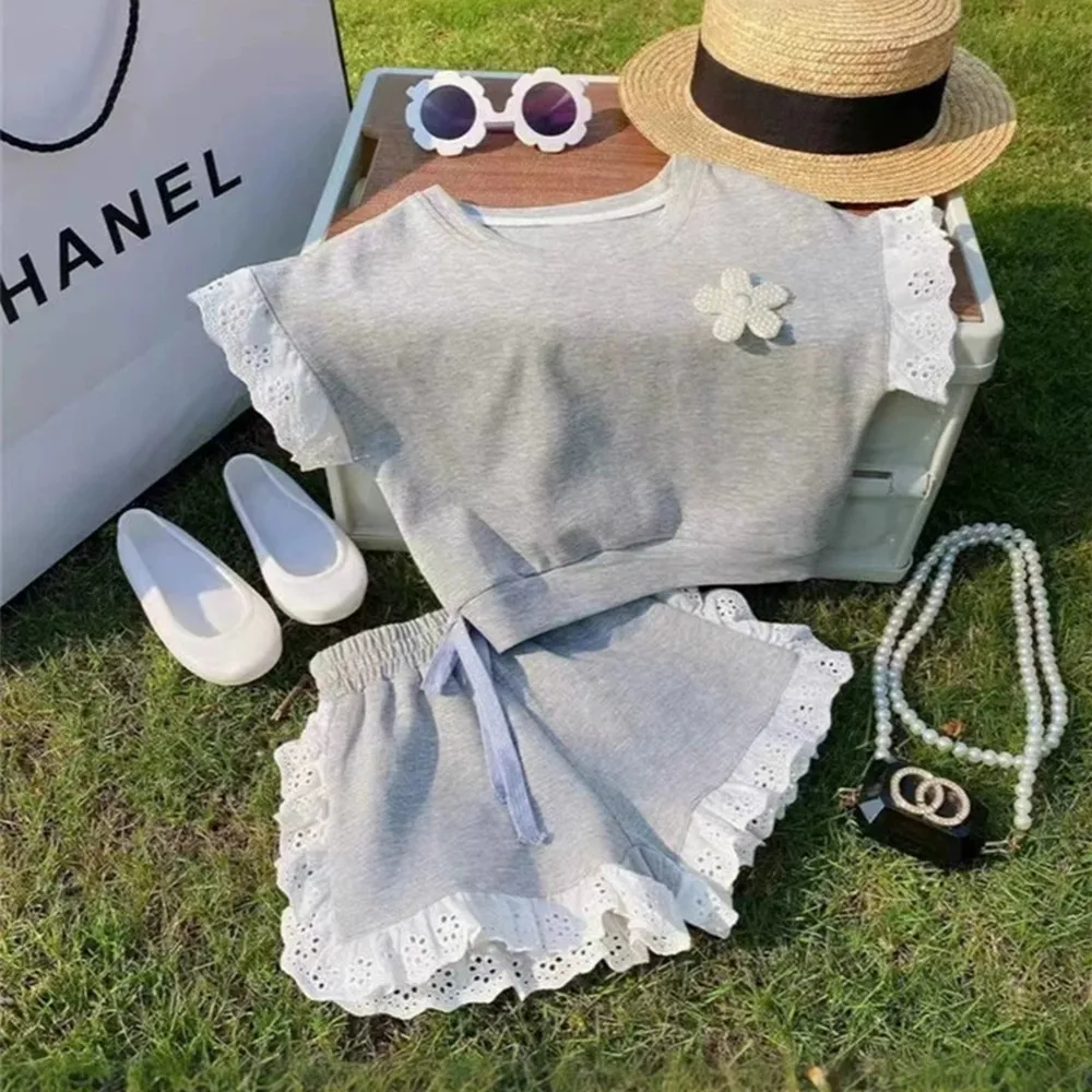 

Летний серый комплект из 2 предметов для девочек, корейский повседневный модный комплект с кружевом, футболка с короткими рукавами и шорты, комплект из двух предметов для детей 2, 3, 4, 6, 8 лет