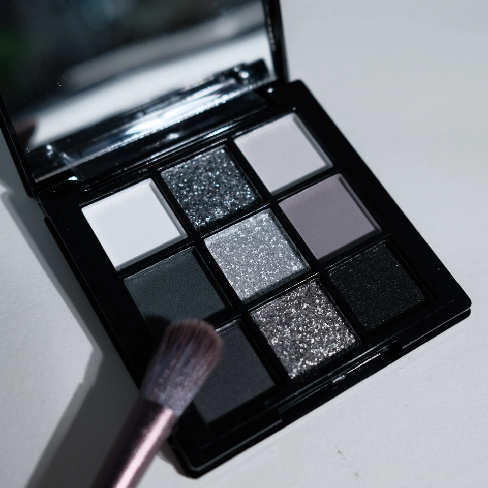  9-shade eyeshadow palette: Black Swan, Smoky, Dark Black, Grey Silver Glitter, Matte Finish, Long-lasting, and easy to color 