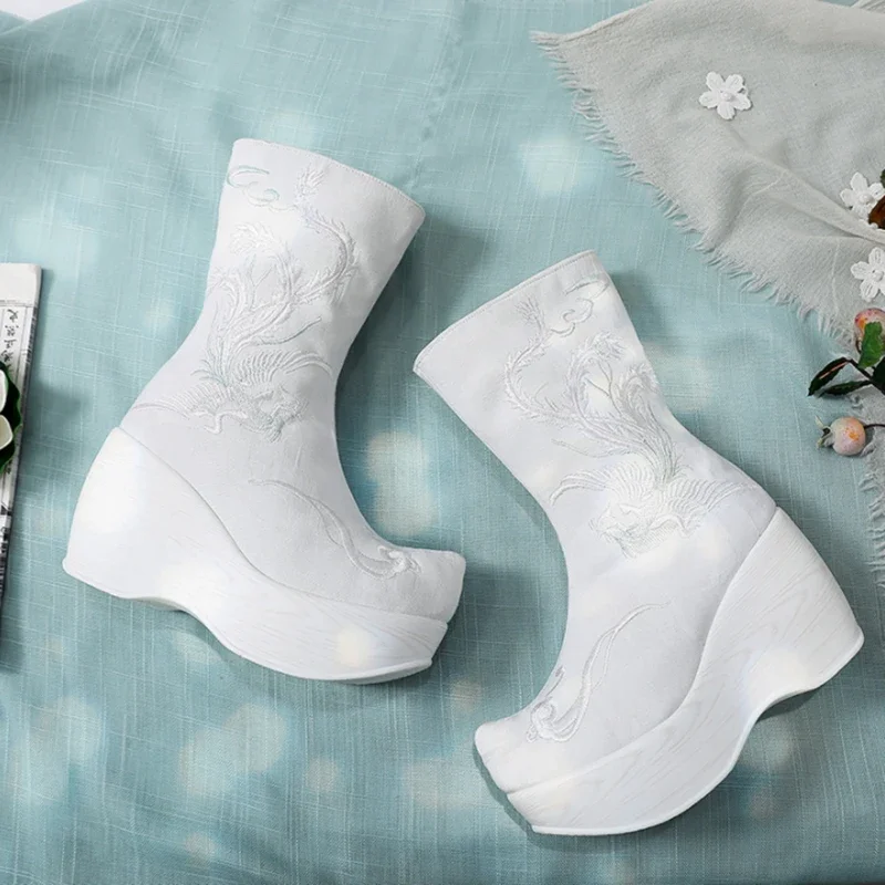 أحذية Hanfu الصينية المطرزة للنساء ، highen عالية ، القوس الأبيض ، أحذية الصابون ، أحذية خمر ، مقاس كبير ، الشتاء