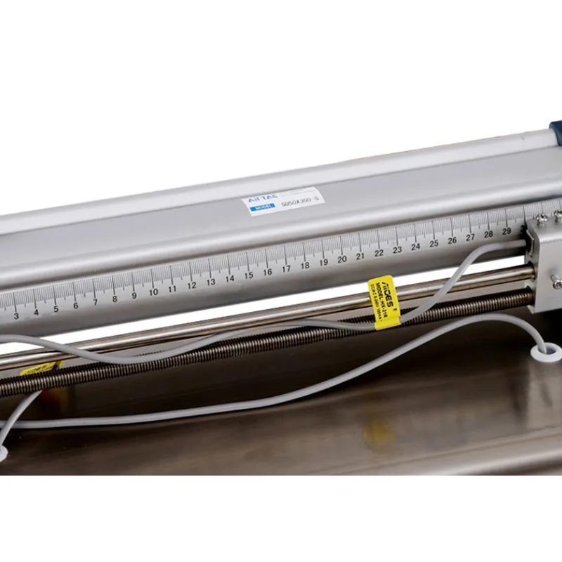 Vloeistofvulmachine Zuigervuller Water Essentiële olie Pneumatische melksapolie Semi-automatische sausapparaat Luchtcompressor nodig