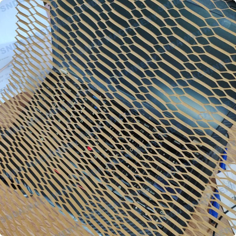 Macchina per la produzione di nuclei a nido d'ape accelerata