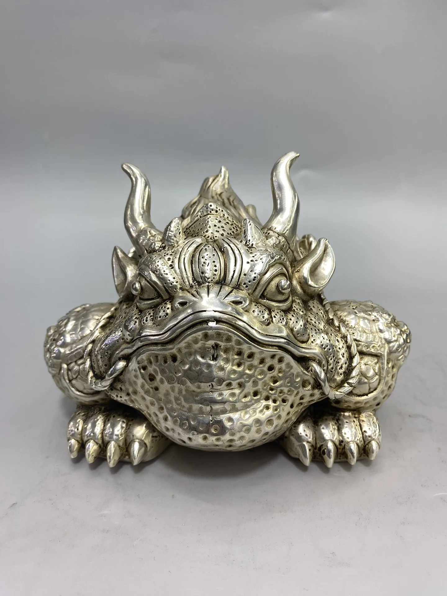 Old Bronze Gilded Silver Yuanbao coins Dragon headed toad Dragon King Frog Amass wealth Ornaments Town house Exorcism