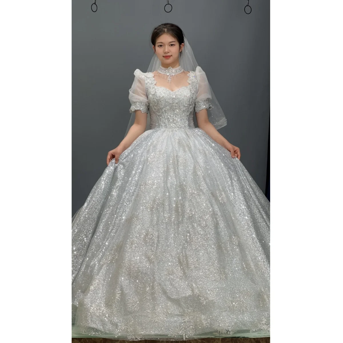 

Kisswhite Xlove Collection Customized 7-15days Ship It Out Short Sleeves Gray Glitters Pearls Bridal Dresses 2025 Wedding Dress