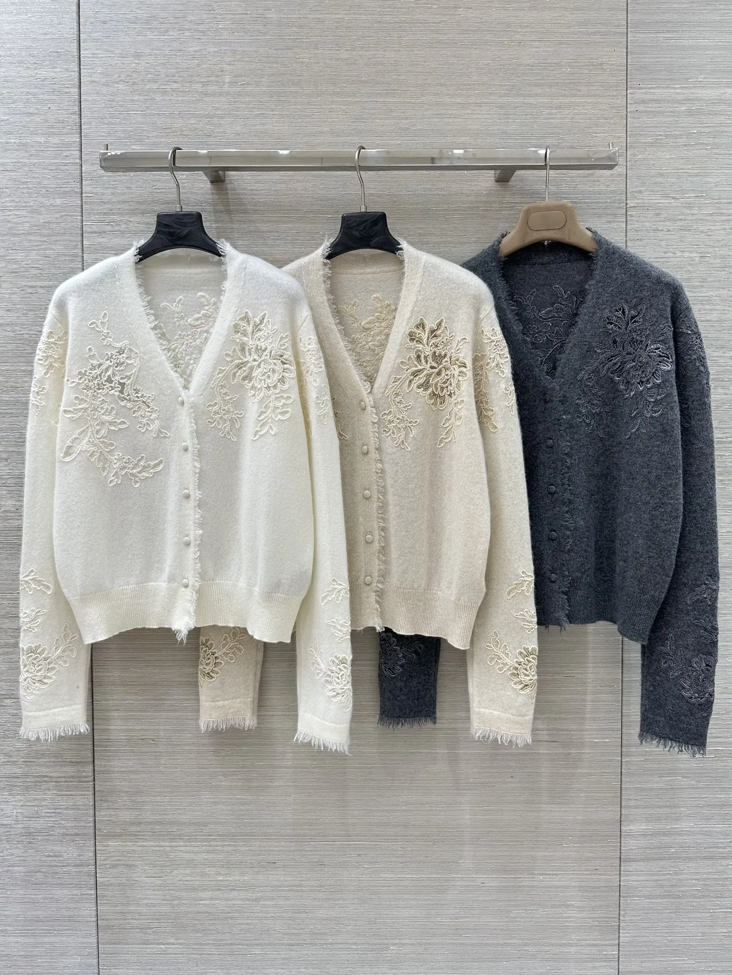 

Женский вязаный кардиган из чистого кашемира с цветочной вышивкой и v-образным вырезом, однобортный элегантный женский свитер с длинными рукавами