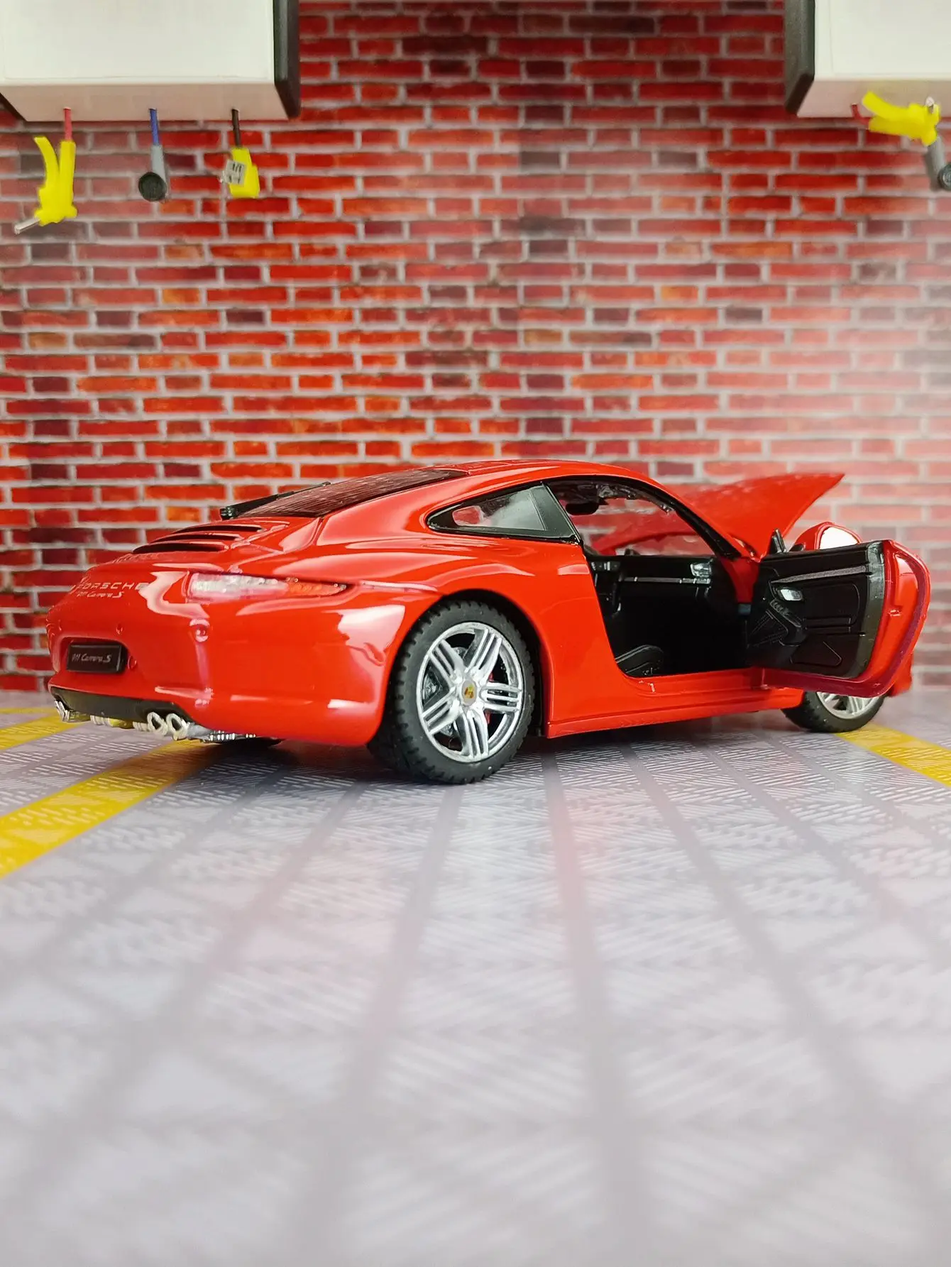 

Растар 1:24 Porsche 911, модель суперкара из сплава Carrera, статические двери и капоты автомобиля можно открыть, можно подарить в подарок детям