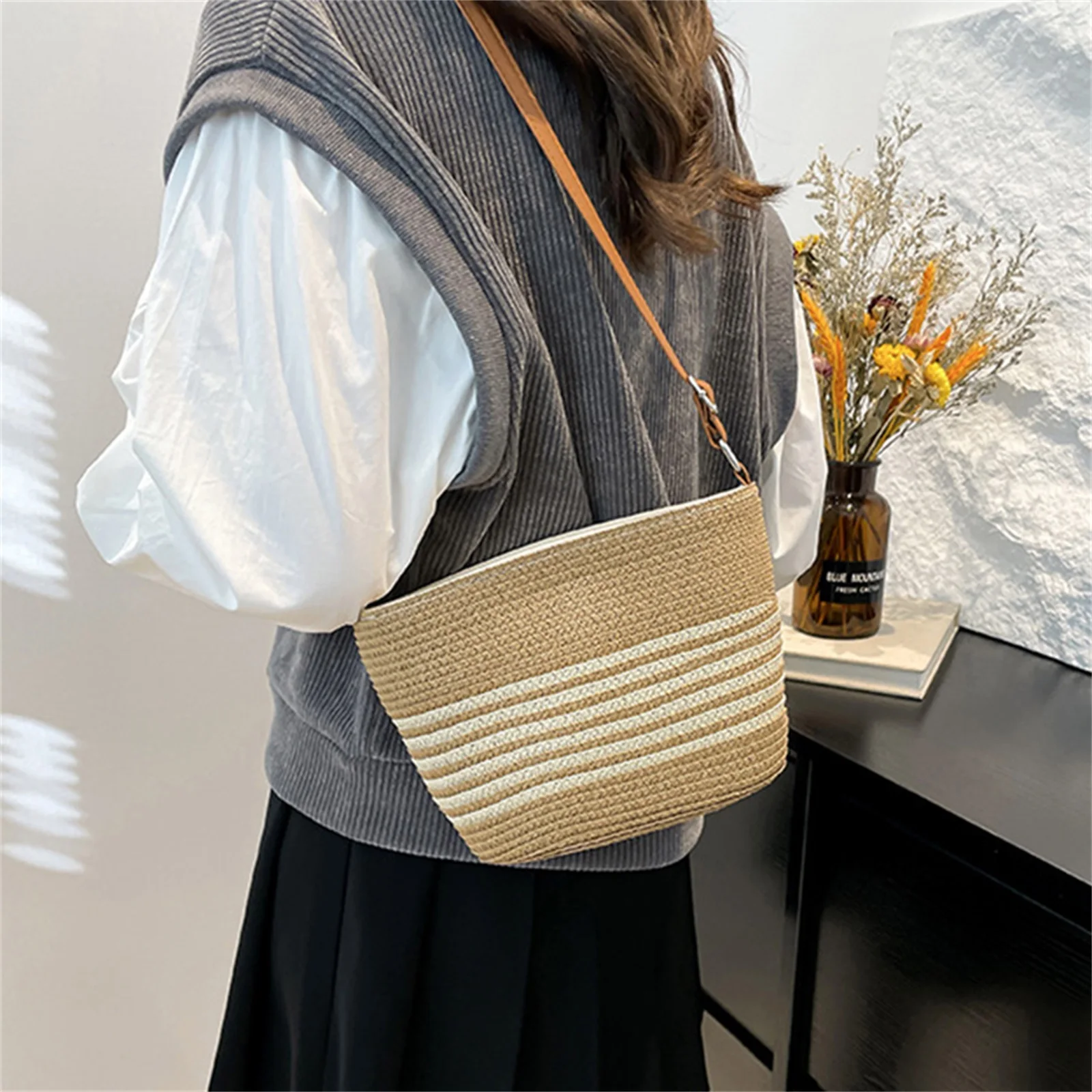 

Women Crossbody Bag Lightweight Trendy Striped Straw Woven Shoulder Bag Handbag for Vacation Beach Travel Shopping