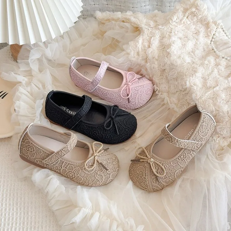2026 Autumn Kids Shoes Girls Leather Shoes Lace Floral Princess Shoes Children Soft Sole Flat Party Dress Causal Shoes
