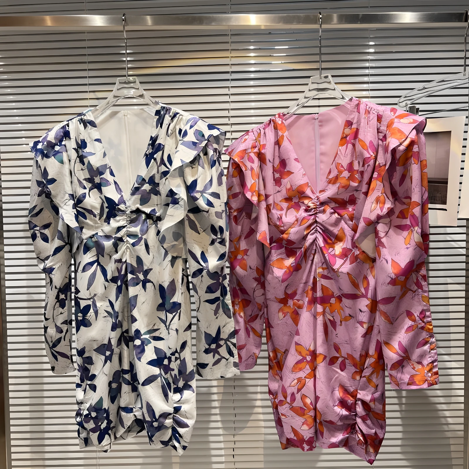 

Ele Long irt Dr Spring 2026 V-Ne Pleated Floral Trim Sve Ele Sle Loose Fit Thin Material Women's irt Dr