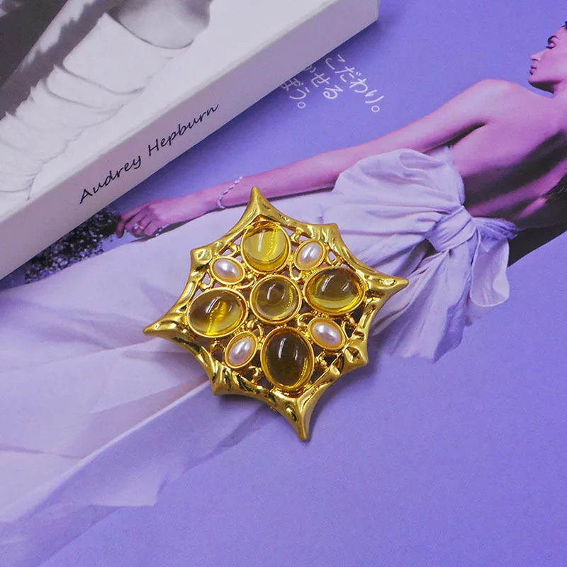 Court Vintage Cross Brooches for Women and Men Jewelry Accessories Banquet Suit Dress Corsage Retro Pin Baroque Pearl Badges