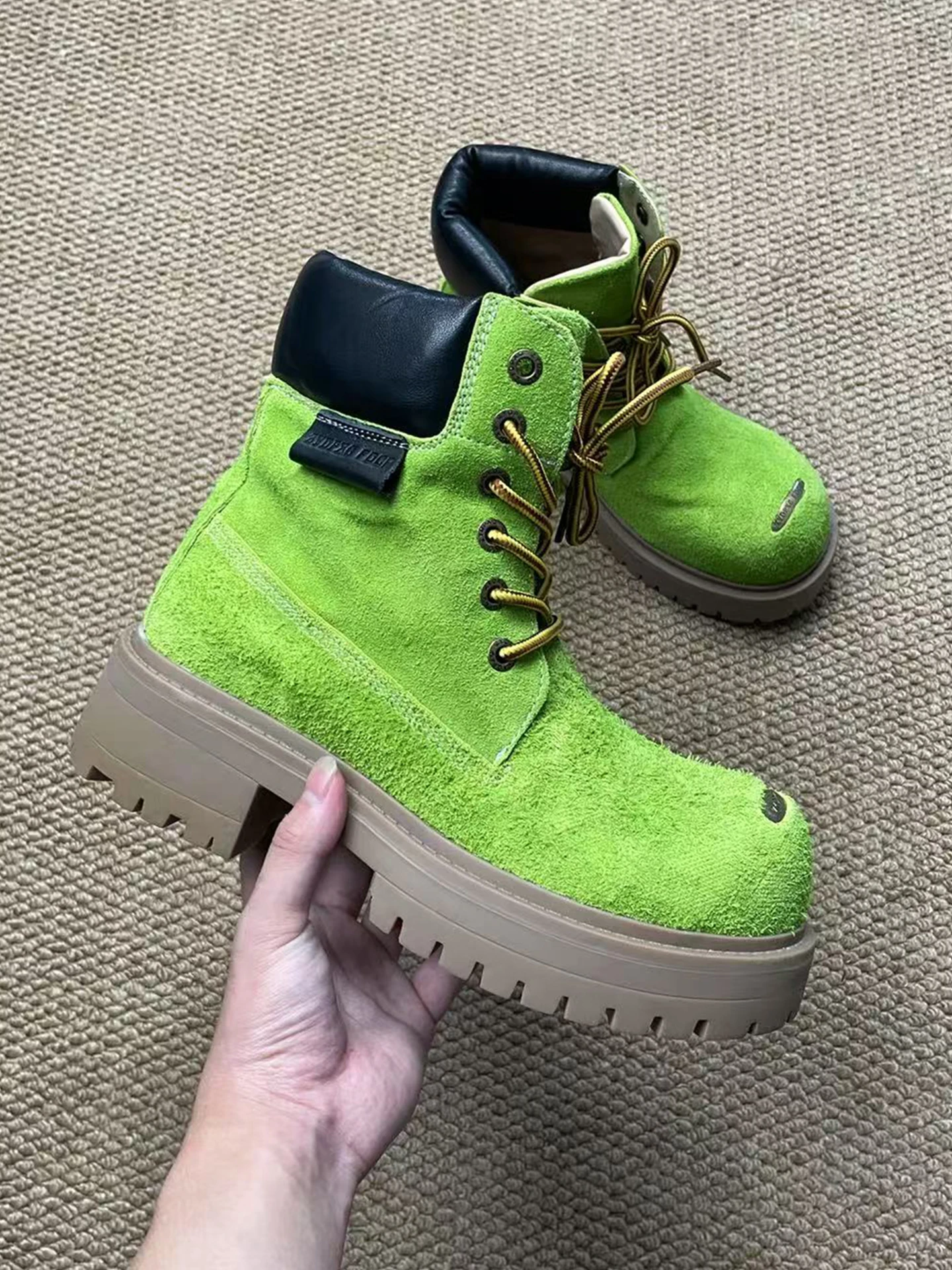 

Men's Fashion Outdoor Walking Casual Trainers Comfortable and Versatile Outdoor Hiking Shoes for Men and Women