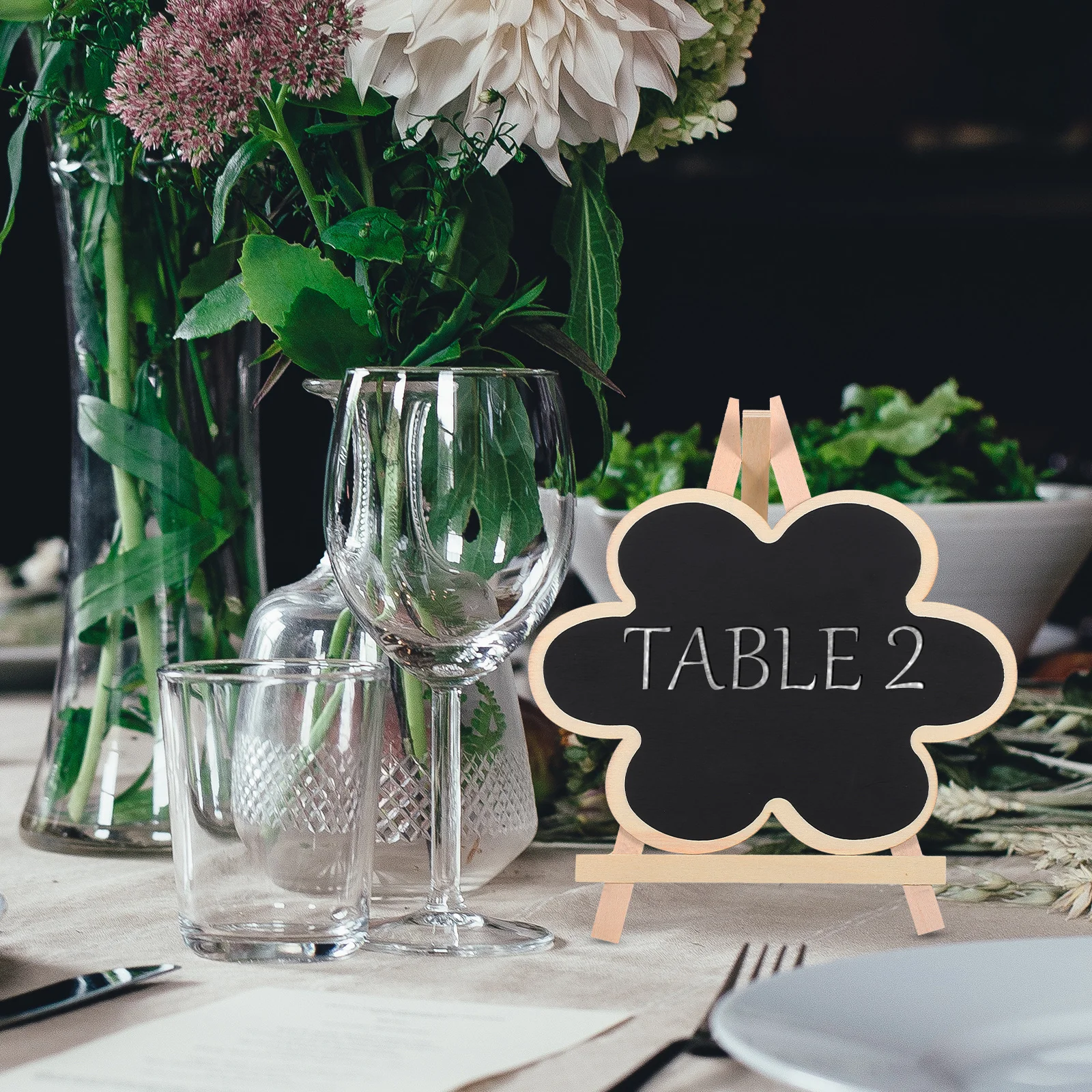 

Standing Display Board Flower-Shaped Mini Chalkboard Sign For Messages Decorative Tabletop Blackboard Wood Chalkboard With Stand