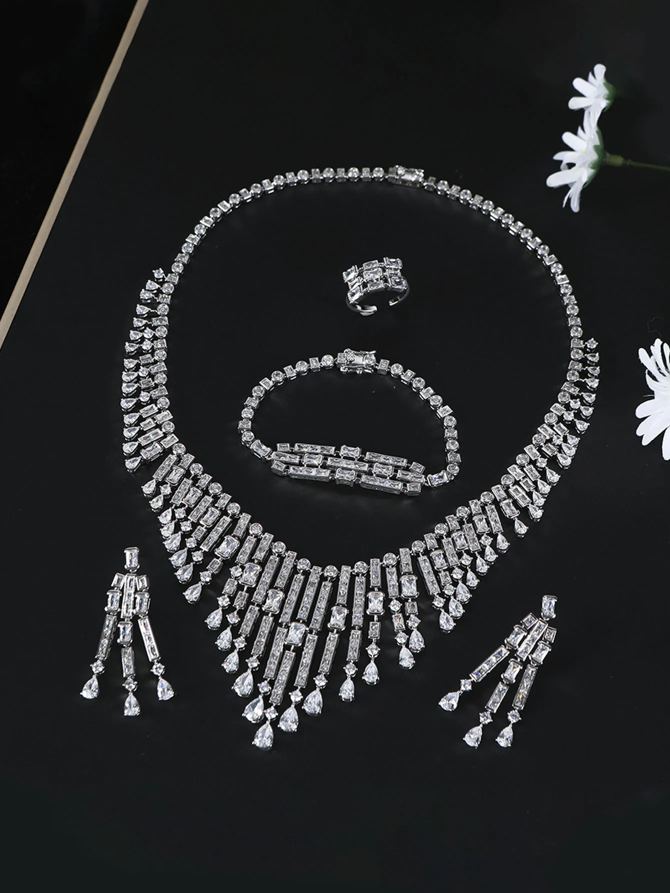 

1 Set Silver Baguette Crystal Tassel Jewelry Set (Necklace, Earrings, Bracelet, Ring) for Luxury Gala Fashion Women's Sparkling