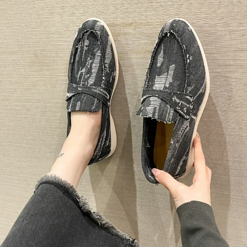 Leather Nude Suede Flat Shoes Women Loafers Summer Walk Moccasin Metal Lock Tassel Soft Sole Mules Causal Slip on Shoes   2024