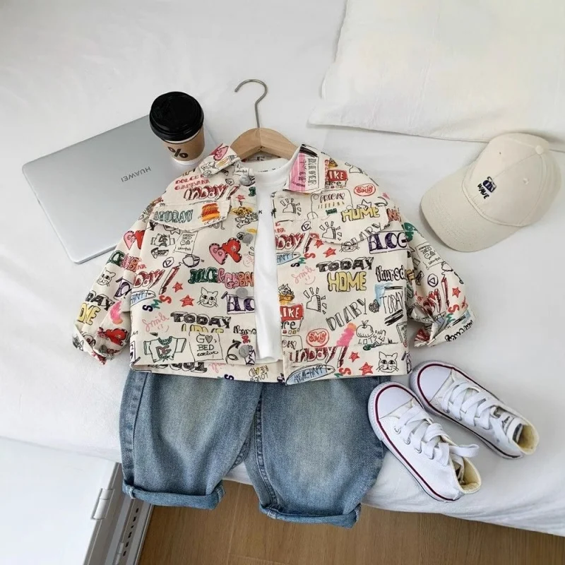 Верхняя одежда для мальчиков, рубашка, рубашка, новинка 2024, весенний джинсовый топ с граффити, подарочная одежда на День защиты детей от 2 до 8 лет, одежда