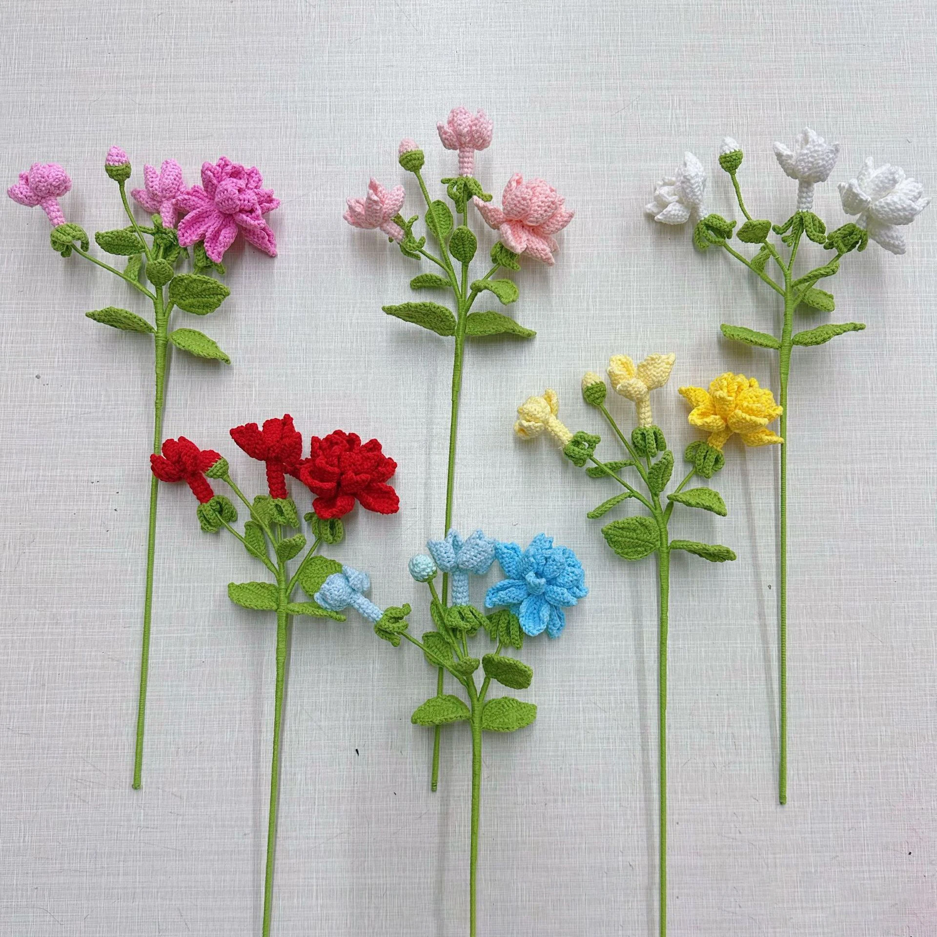 Kreativer Häkelumhang mit Jasminzweigen, handgefertigter Blumenstrauß, künstliche Pflanzen, Hochzeits- und Heimdekoration – Detail 3