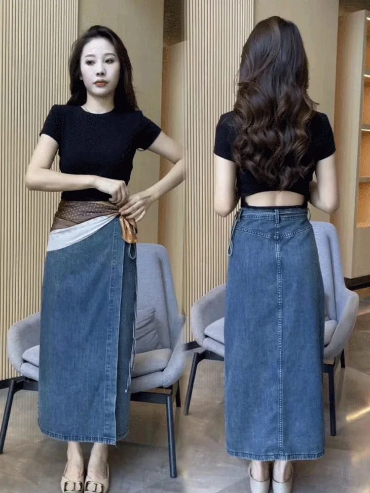 تنورة نسائية من قماش الدنيم باللون الأزرق: خصر عتيق مع فتحة عالية وحاشية غير متماثلة #1