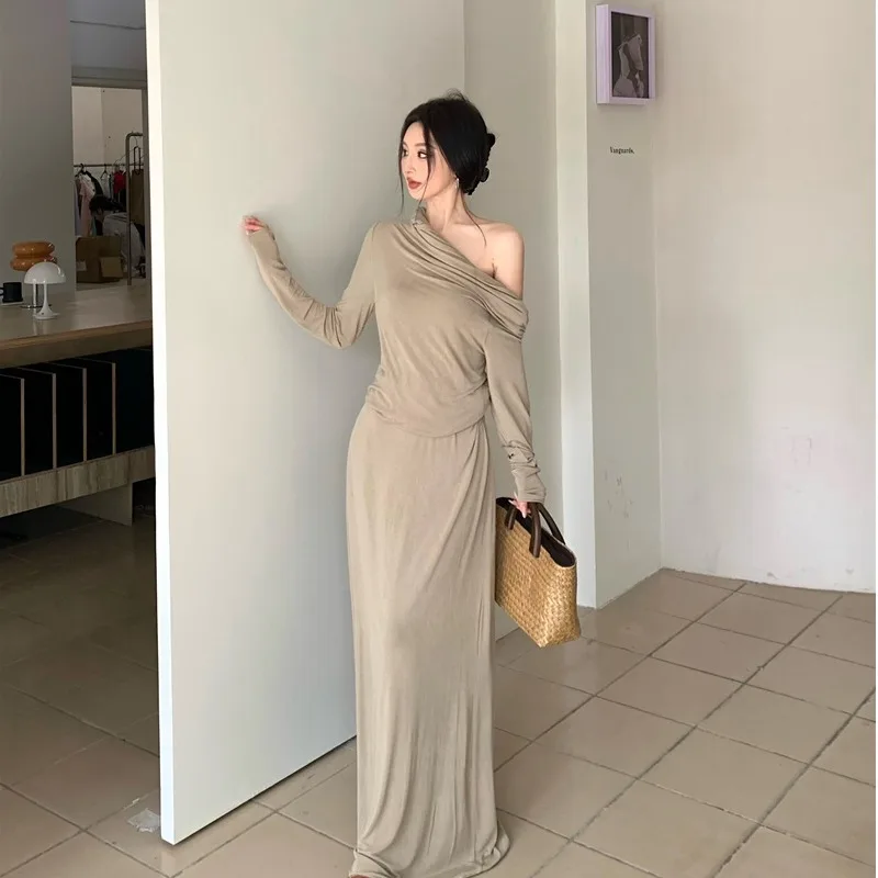 

Fashionable Summer 2026 Women's Pure Desire Design Sense Slope Shoulder Slimming Top Half Skirt Set Commute Style Long Sleeve