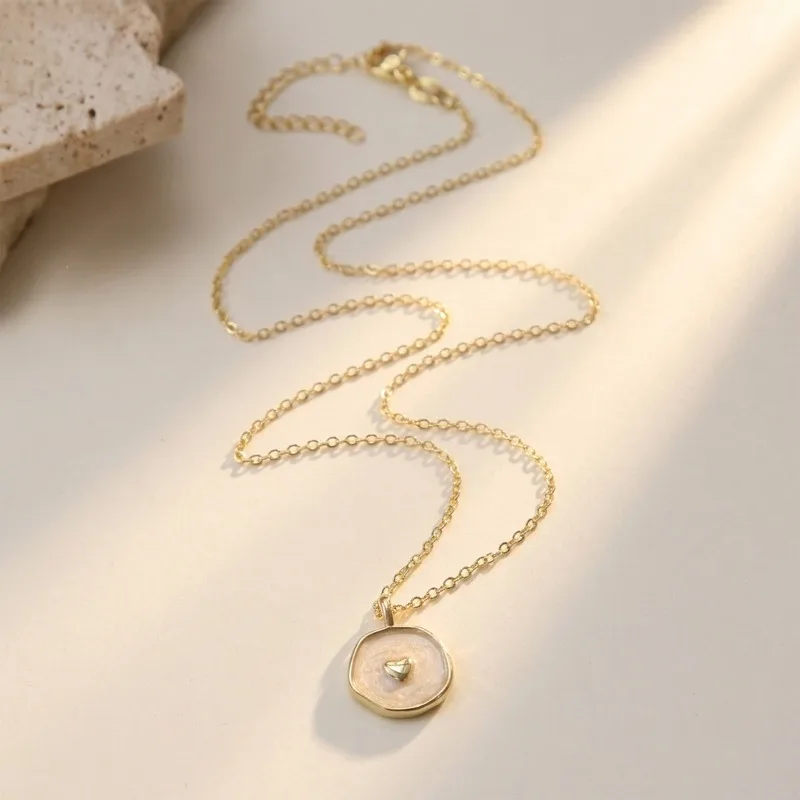 Metal Copper Drop Pearl Round Heart Shaped Pendant for Women Vintage Gold Color Heart Clavicle Chain Romantic Necklace Jewelry