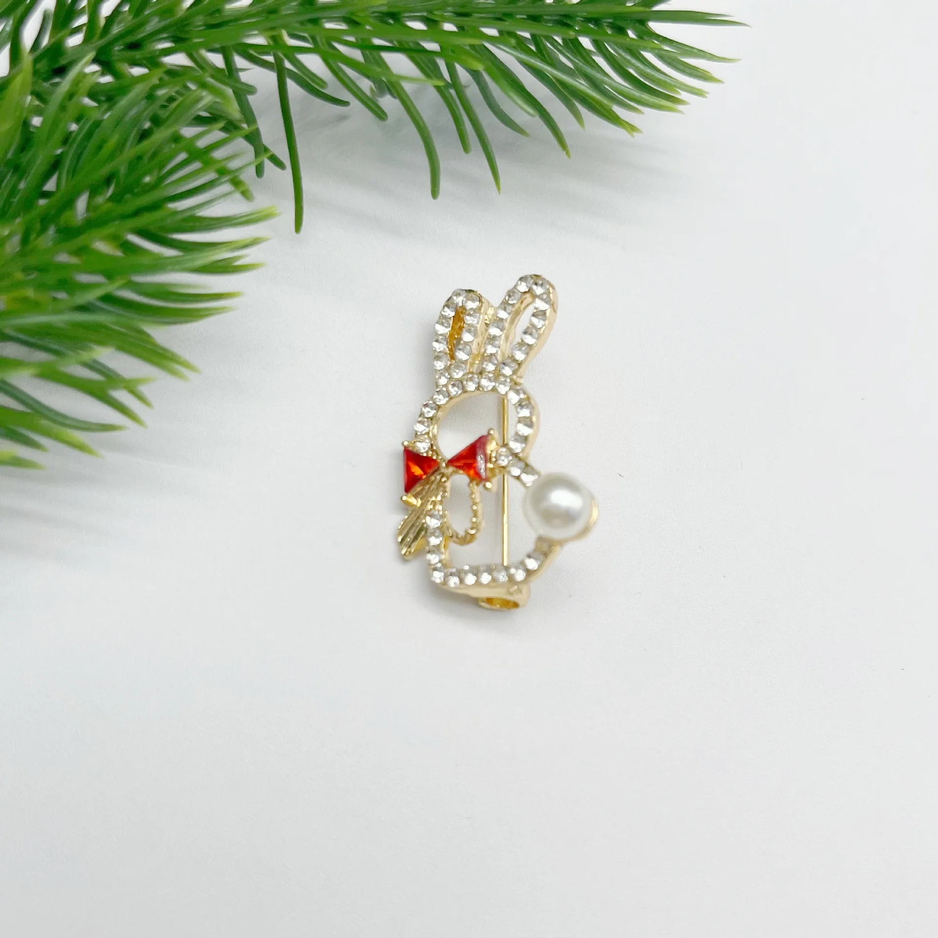 Trendy Popular Rhinestone Red Bow Tie Hollow Rabbit Brooches For Women Chic Cute Bunny Pin Jewelry Party Suit Decor Unisex Gift