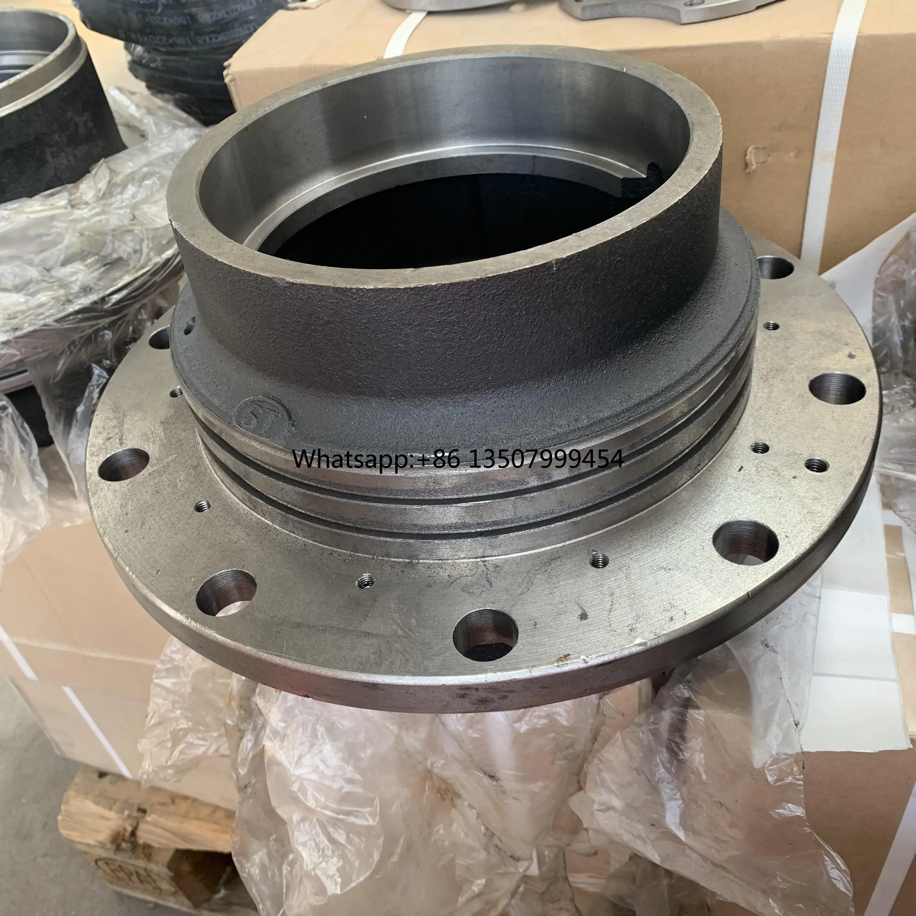 

Howo A7 Truck Axle Parts rear wheel hub WG9231340309