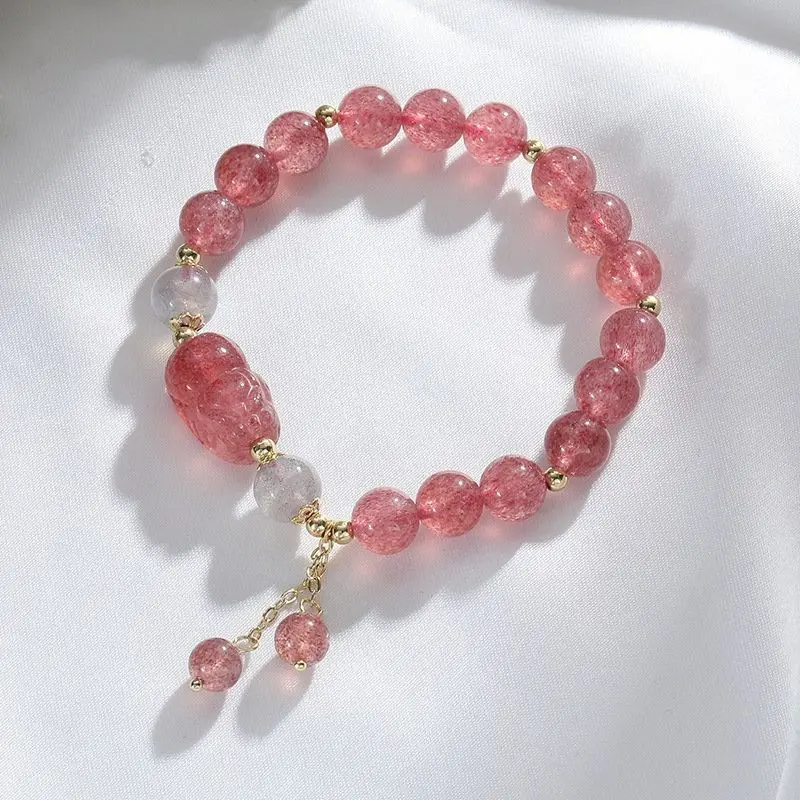 

Female Strawberry Crystal Bracelet Small and Simple Pixiu Bracelet