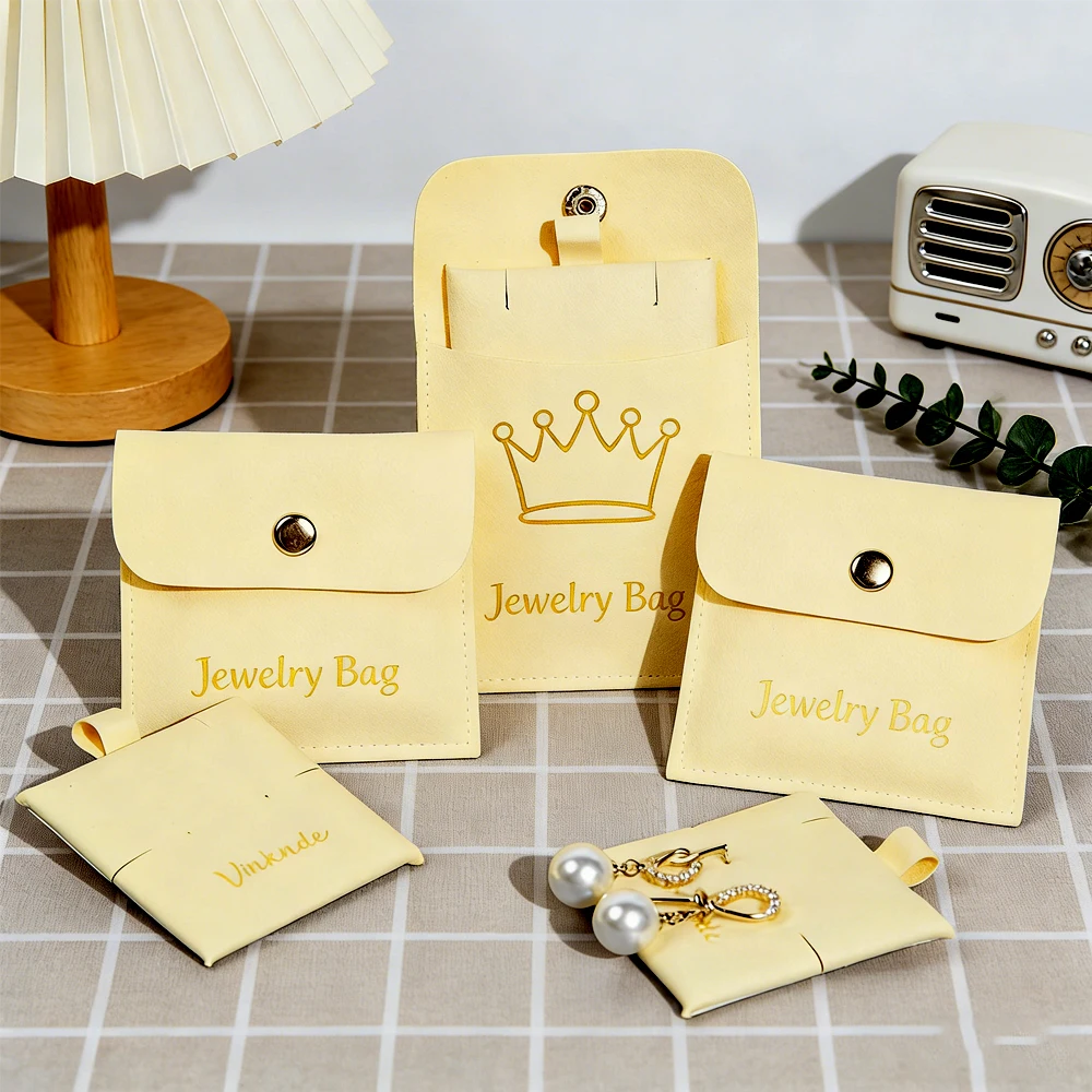 sacchetto-portagioie-personalizzato-con-logo-in-microfibra-con-chiusura-a-bottone-e-cartoncini-6x6cm-confezione-regalo-per-bomboniere-sacchetto-per-orecchini-e-collane