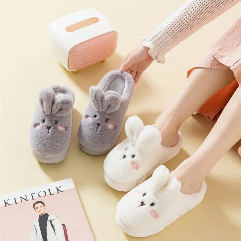 Pantoufles d'animaux en peluche mignons pour femmes, jolies diapositives de lapin lapin, pantoufles à plateforme d'intérieur pour chambre à coucher, chaussures à semelle souple en fourrure moelleuse, 2022