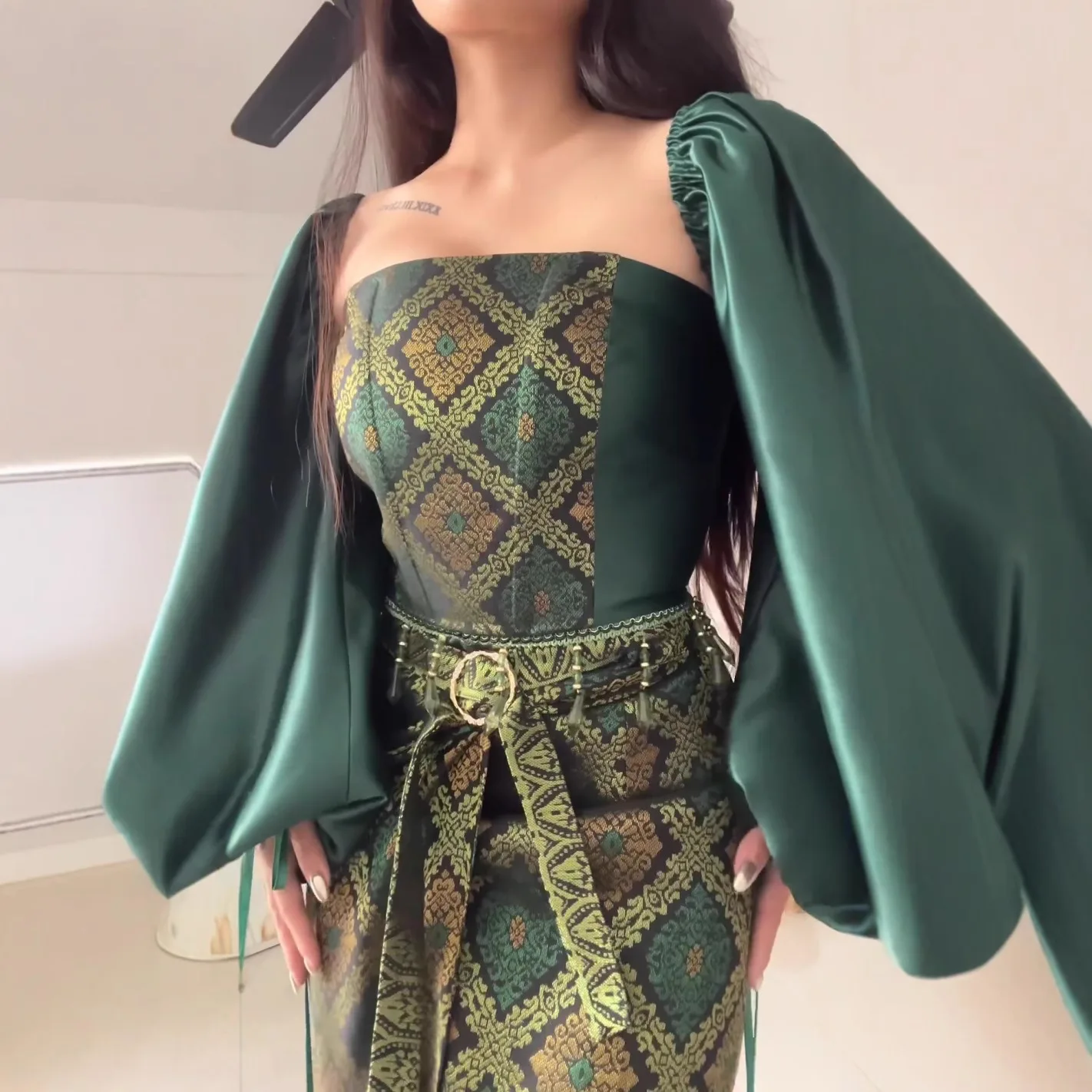 

New princess dress, bubble sleeves, square neck top, waist skirt, two-piece set, fashionable and simple temperament, elegant vac