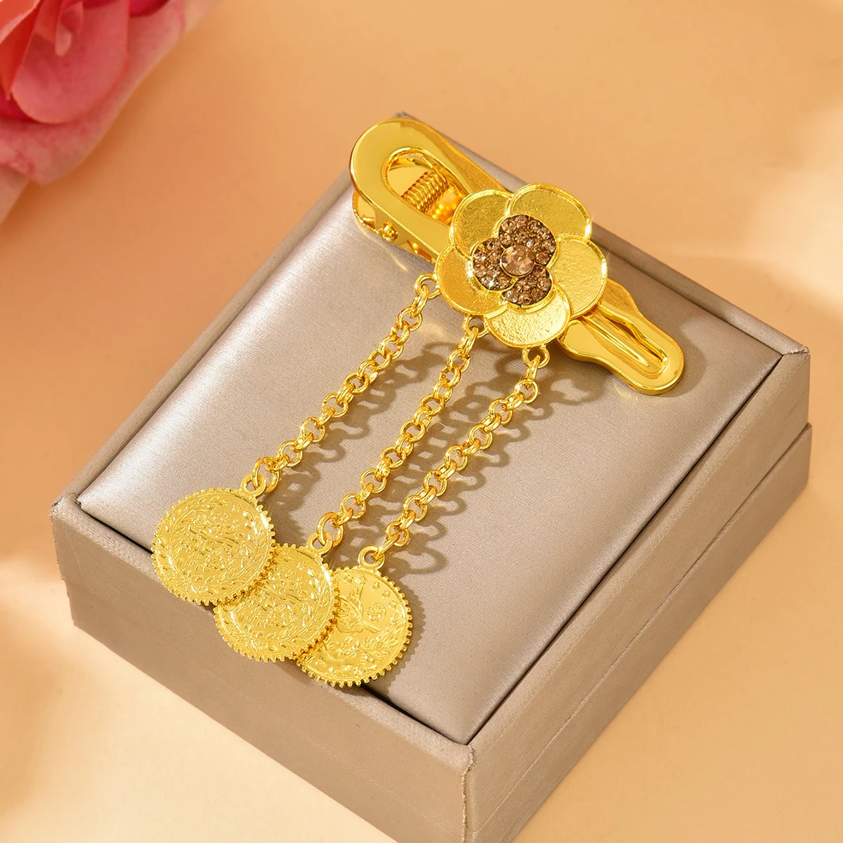 

Fashionable Gold-Plated Bridal Hair Accessory with Flower Coin Tassel Wedding Party Photo Ladies Headwear