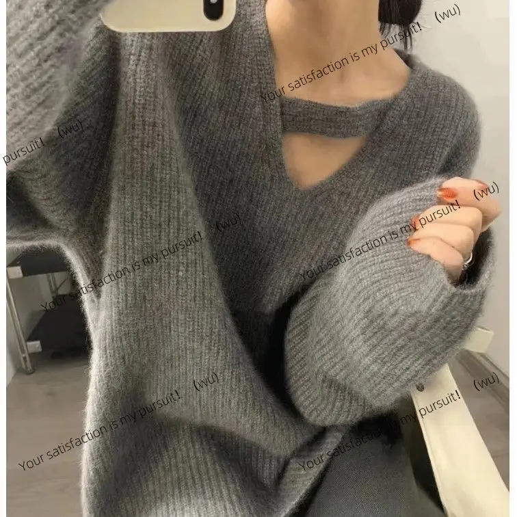 

Korean version of the design sense fashion V-neck knitted sweater top women's autumn and winter new soft waxy loose lazy wind