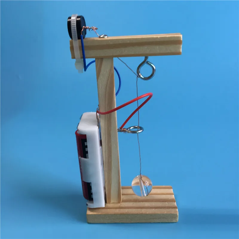 Science et technologie petite Production petite invention, alarme de tremblement de terre faite maison, équipement scientifique de modèle d'assemblage de puzzle