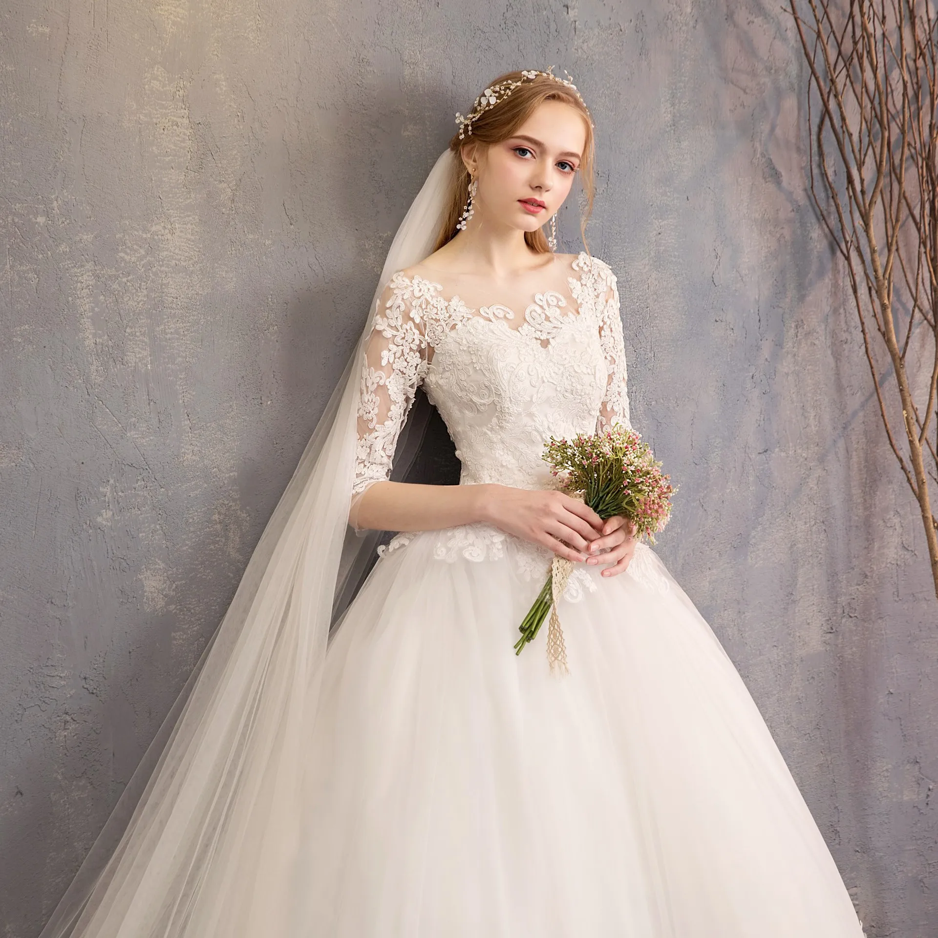 Charming Appliques Lace Pure White Wedding Dresses Elegant Boat Neck Bridal Gown Classic Robe De Mariée Three Quarter Sleeves