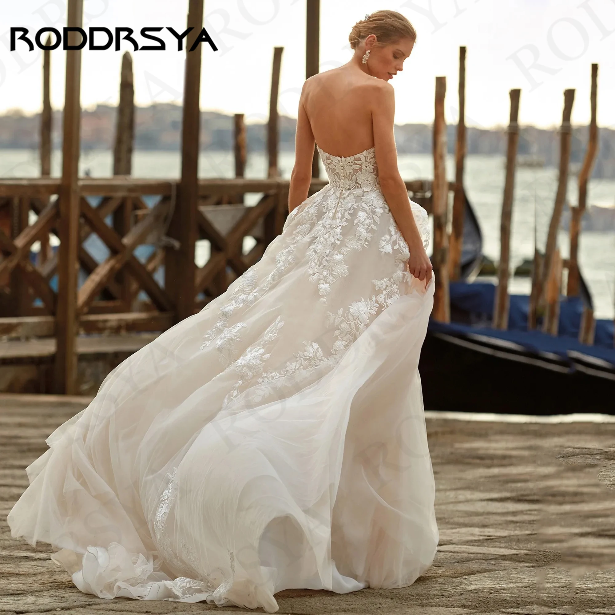 RODDRSYA Charming A Line Boho Wedding Dress suknia ślubna Bohemian Lace Strapless Appliques Tulle Bride Dresses Backless Women