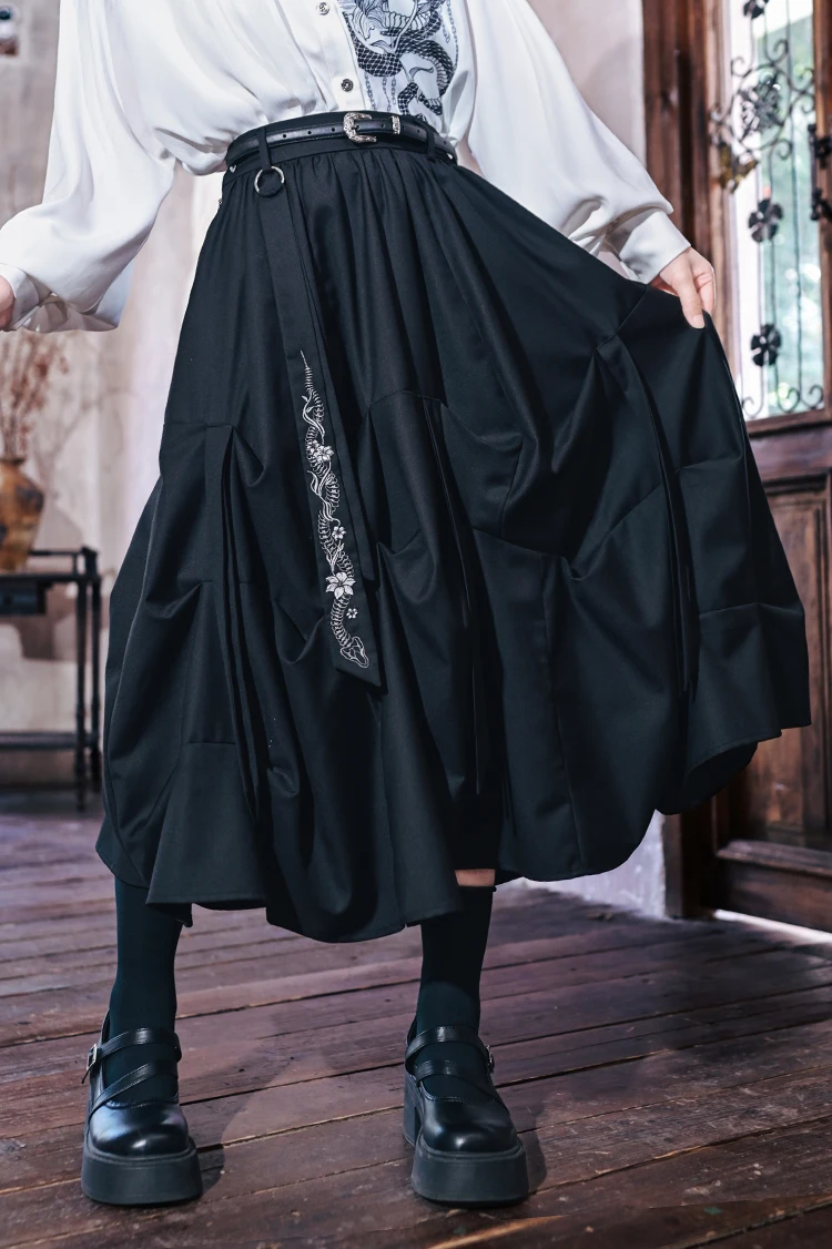 Design Sense – jupe mi-longue plissée irrégulière, amincissante, noire, décontractée, Cool, pour dames, nouveau Style chinois, jupes brodées, vêtements pour femmes