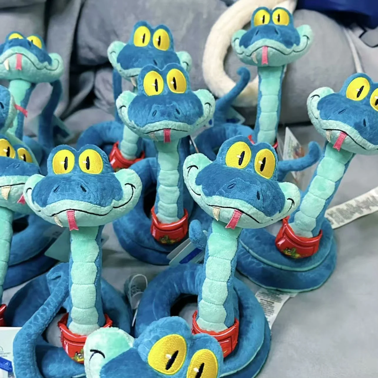 Zupełnie nowa pluszowa zabawka Zootopia Gary Snake, wzór niebieskiego węża, 50 cm, idealna do kolekcjonowania i na prezent