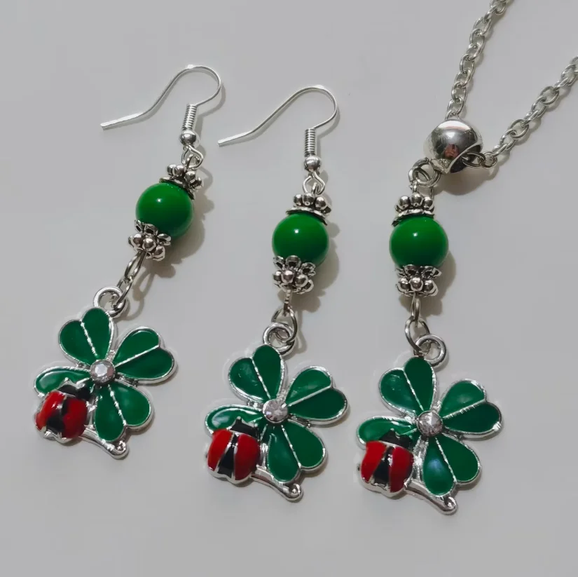 1 قطعة/الوحدة سبائك الأخضر 3-ورقة البرسيم الأيرلندية شامروك قلادة قلادة أقراط الأخضر مطرز عيد القديس باتريك هدية تذكارية