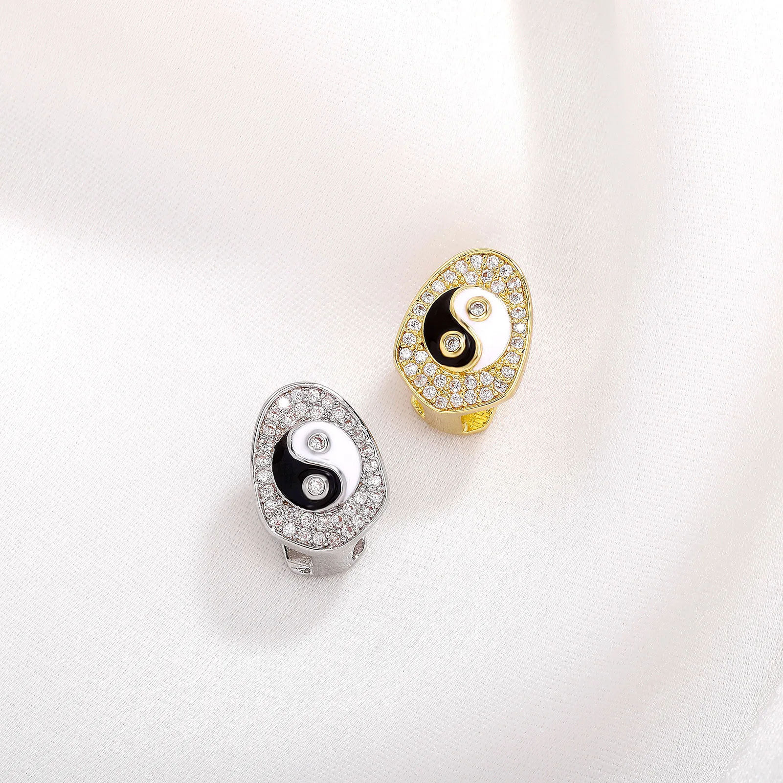 Single Tooth Grillz Yin Yang Iced Out CZ Diamond Gold Silver Hip Hop Rapper Teeth Grills Wholesale Jewelry for Men
