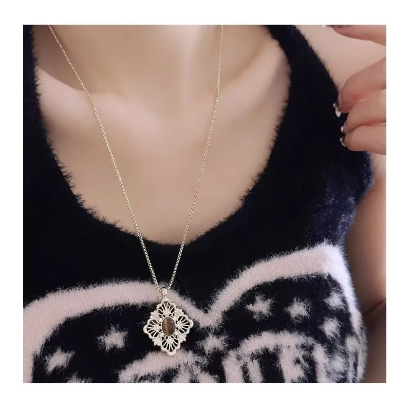 

Heavy Industry Yinxu Sugar Cube Hollow Necklace Women's Niche Atmospheric Long Retro Fashion Exquisite Light Luxury Elegant Swea