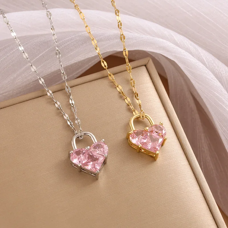 Ожерелье с розовым цирконом, кулон с женским драгоценным камнем в форме сердца и элегантным и компактным дизайном, цепочка на ключицу из титановой стали