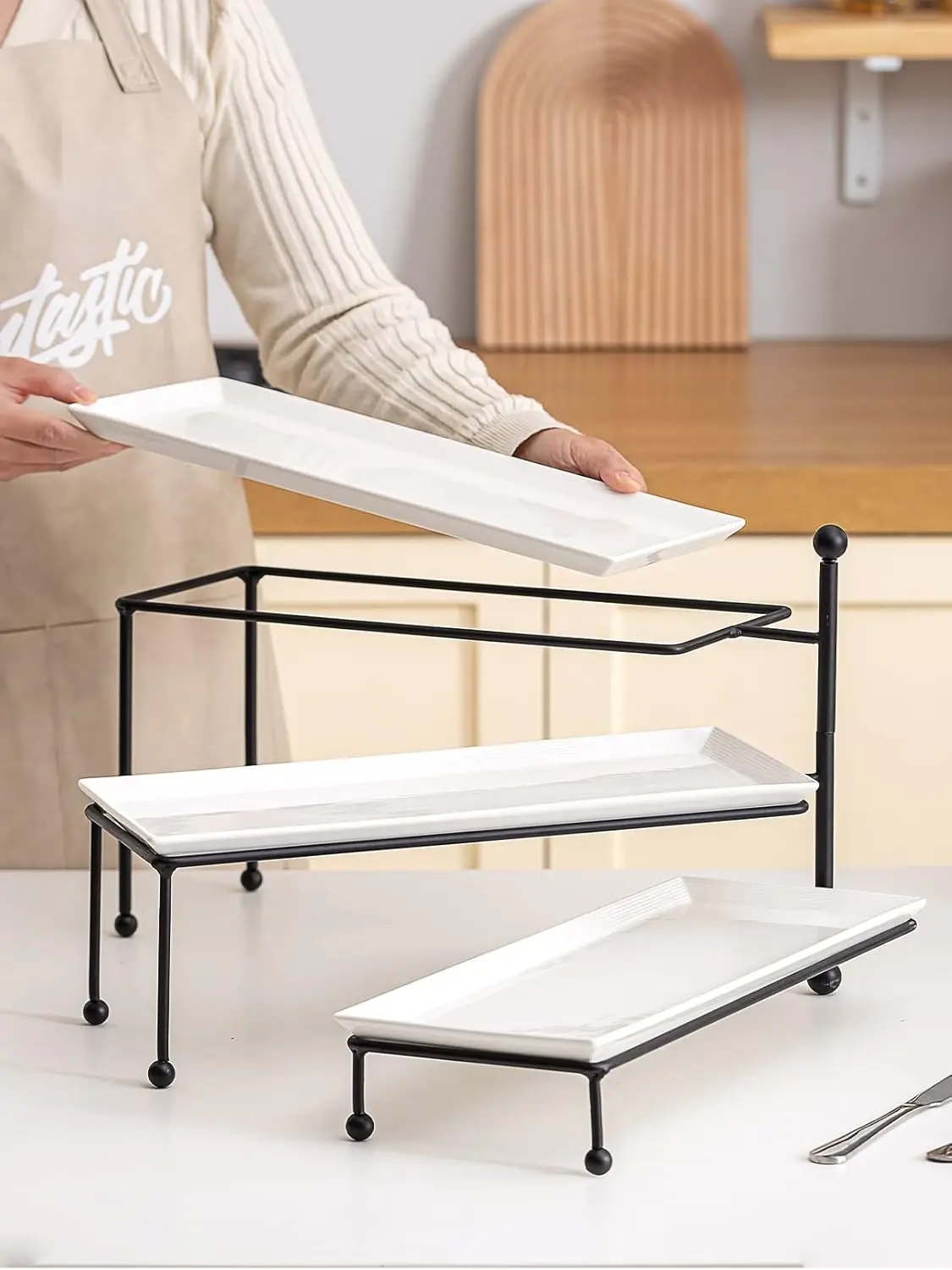 ชั้นวางอาหาร 3 ชั้น ทำจากพอร์ซเลนสีขาว ถาดขนาด 14.5 นิ้ว x 6 นิ้ว สำหรับใส่ของหวานและงานเลี้ยง